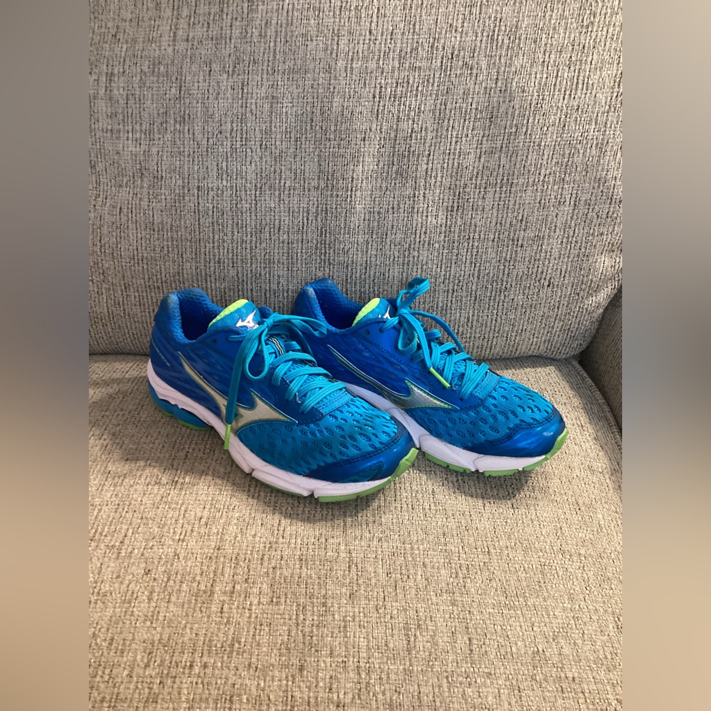 Womens Mizuno Wave Catalyst 2Size 6 Womens Mizuno Wave Catalyst 2Size 6